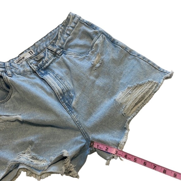 Urban Planet - Refuge Denim Vintage Rip Light Wash Jean Shorts - Size 13 - Picture 6 of 6